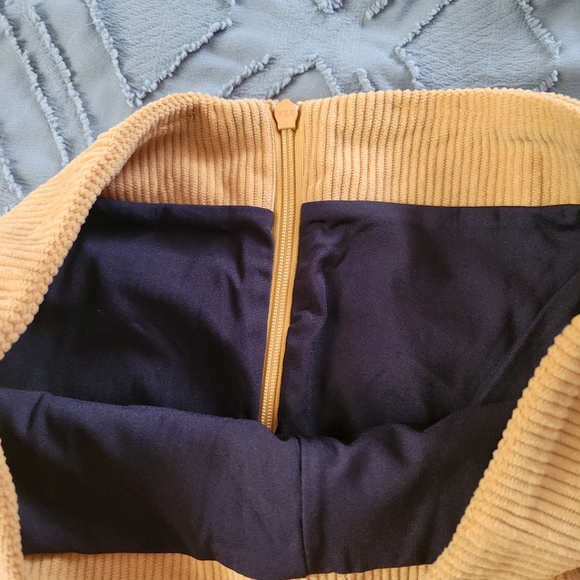COPY - Halara, corduroy mini skirt- xsmall - Picture 4 of 4